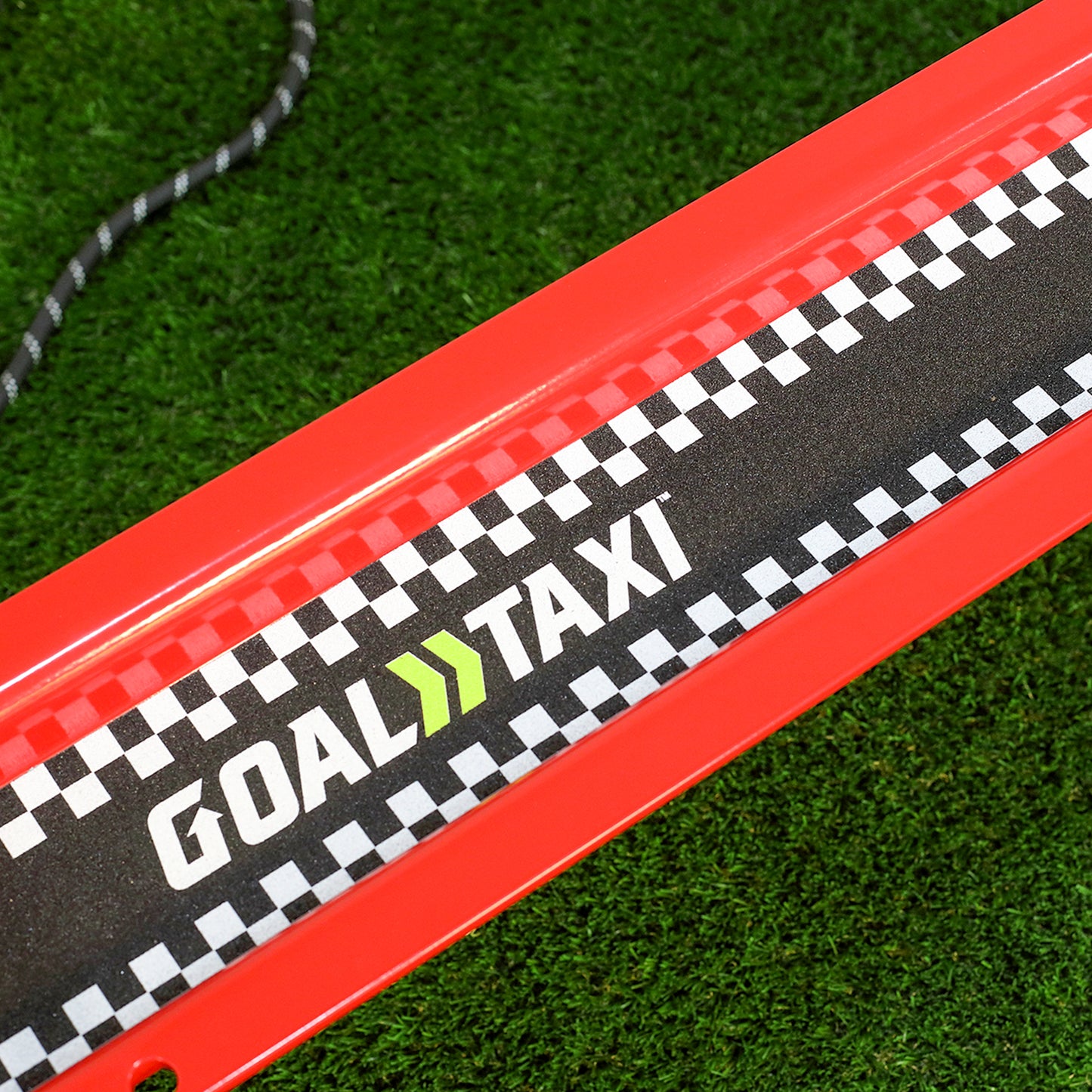 Non-slip surface on goal taxi