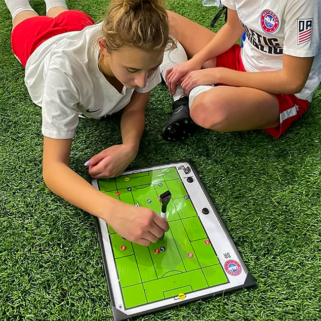 NL Tactical Board for soccer with players using the magnets.